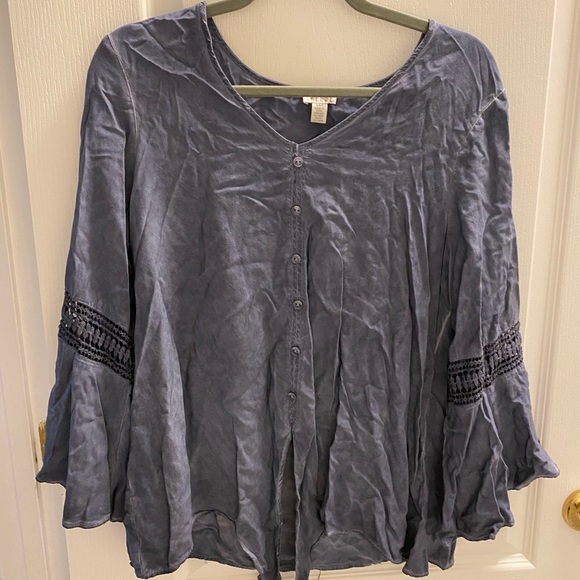 Front tie long sleeve blouse - Picture 2 of 4